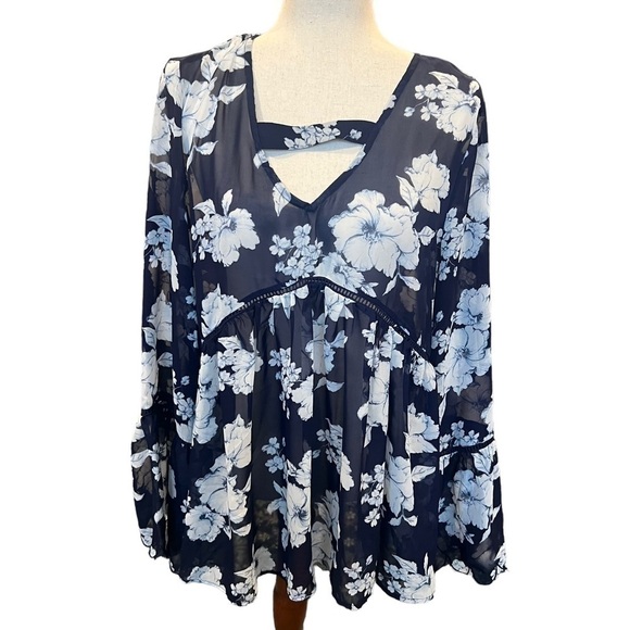 Crescent Tops - Crescent Sheer Floral Navy Top Scalloped Edge Flowy. Office Career Size: Large
